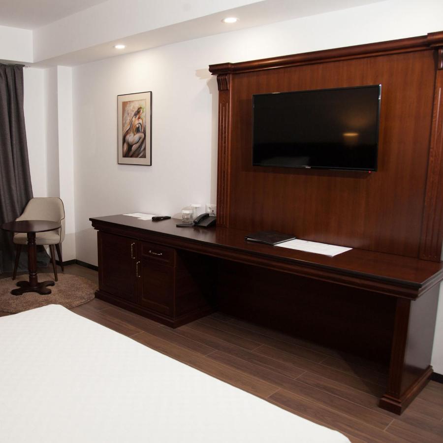 Hotel Sky Gevgelija Exterior photo A television set in a hotel room