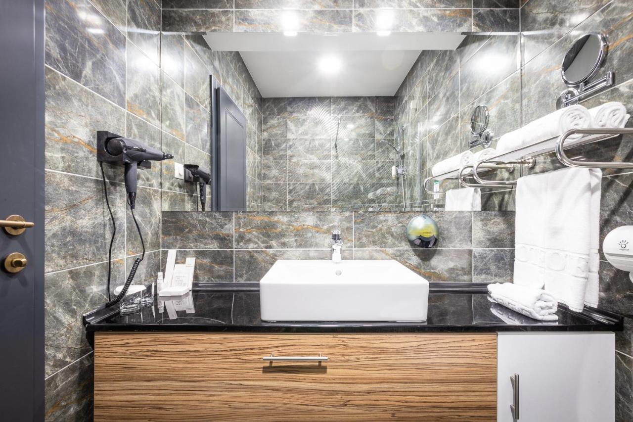 Hotel Sky Gevgelija Exterior photo Bathroom