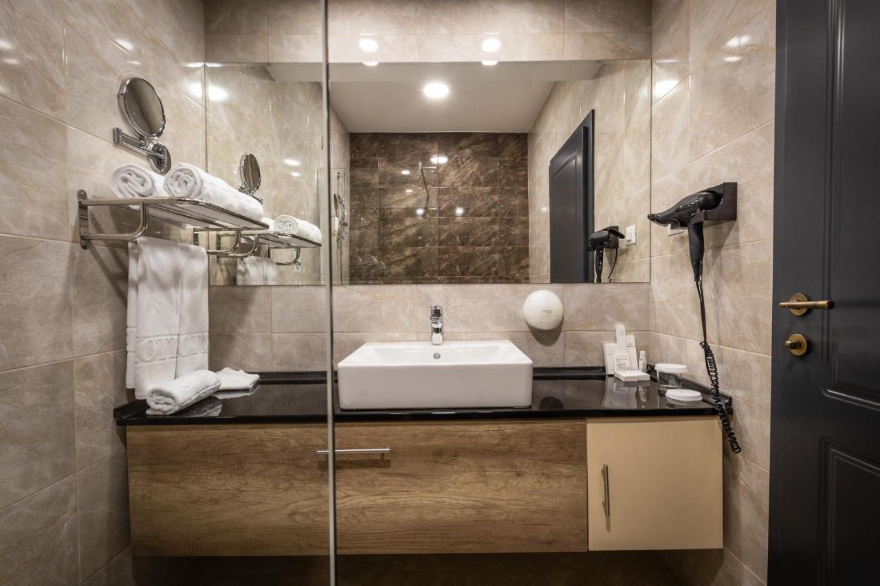 Hotel Sky Gevgelija Exterior photo Bathroom