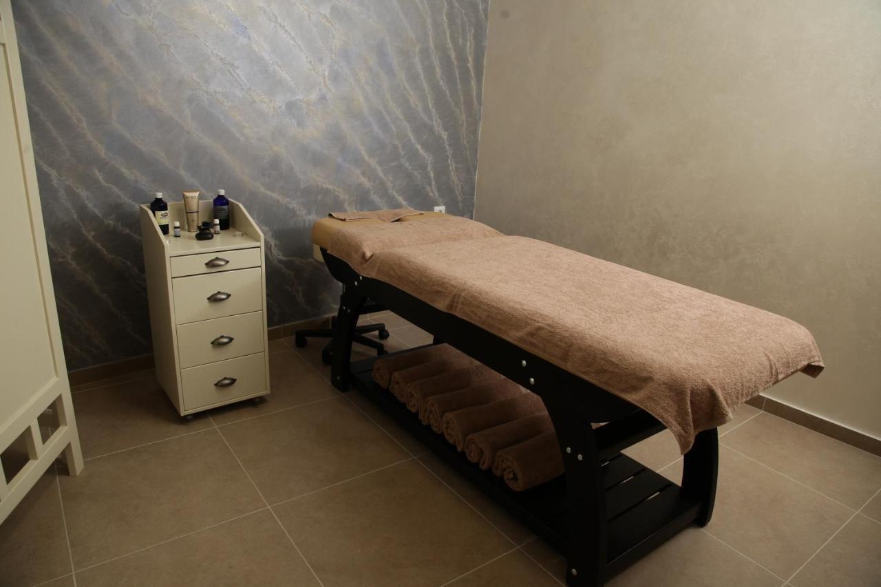 Hotel Sky Gevgelija Exterior photo Massage table