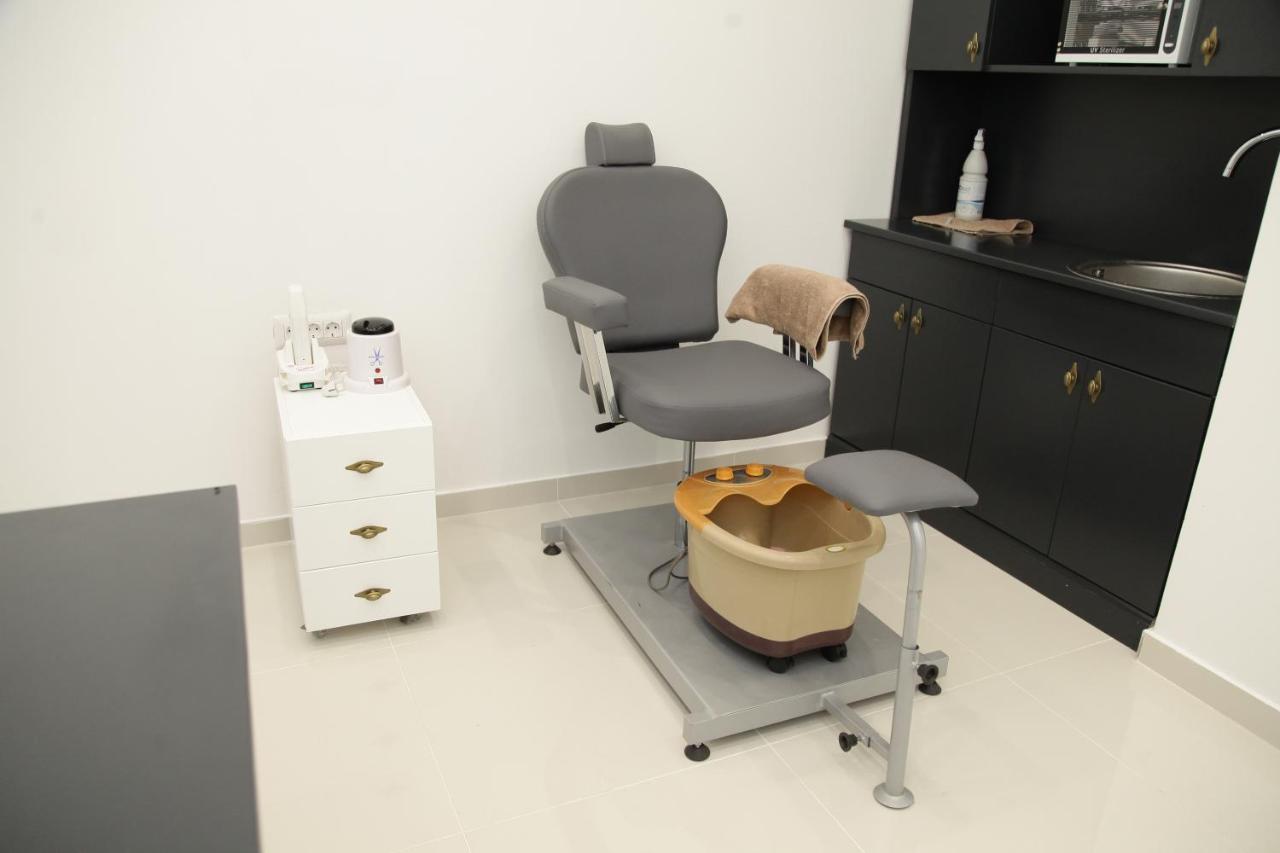 Hotel Sky Gevgelija Exterior photo A podiatry treatment room