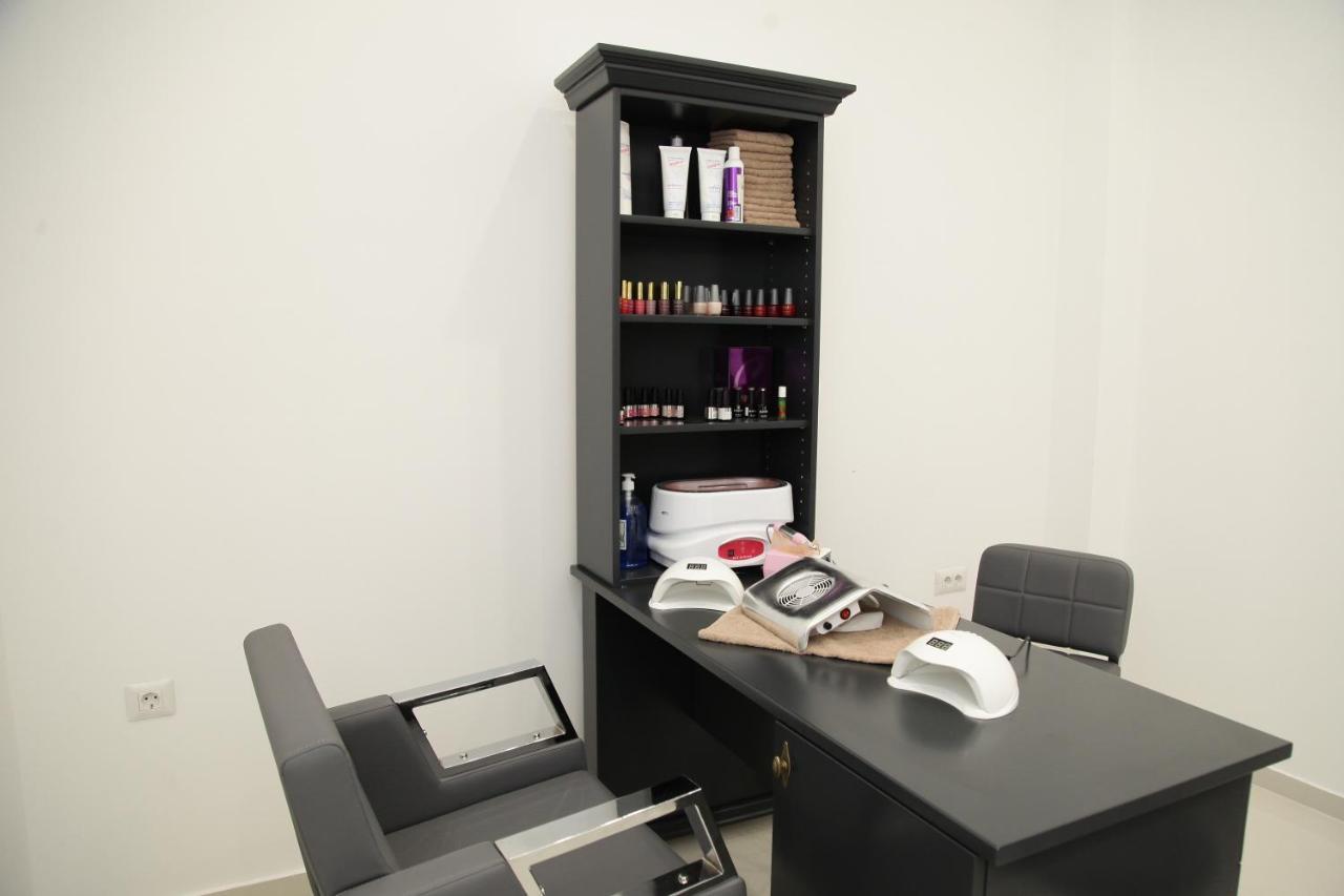 Hotel Sky Gevgelija Exterior photo A consultation room at a salon