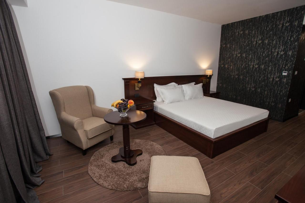 Hotel Sky Gevgelija Exterior photo A room at the hotel
