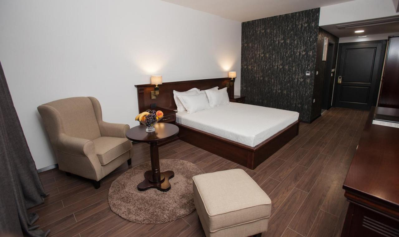 Hotel Sky Gevgelija Exterior photo A room at the hotel