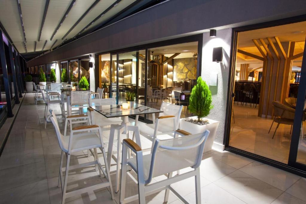 Hotel Sky Gevgelija Exterior photo Restaurant