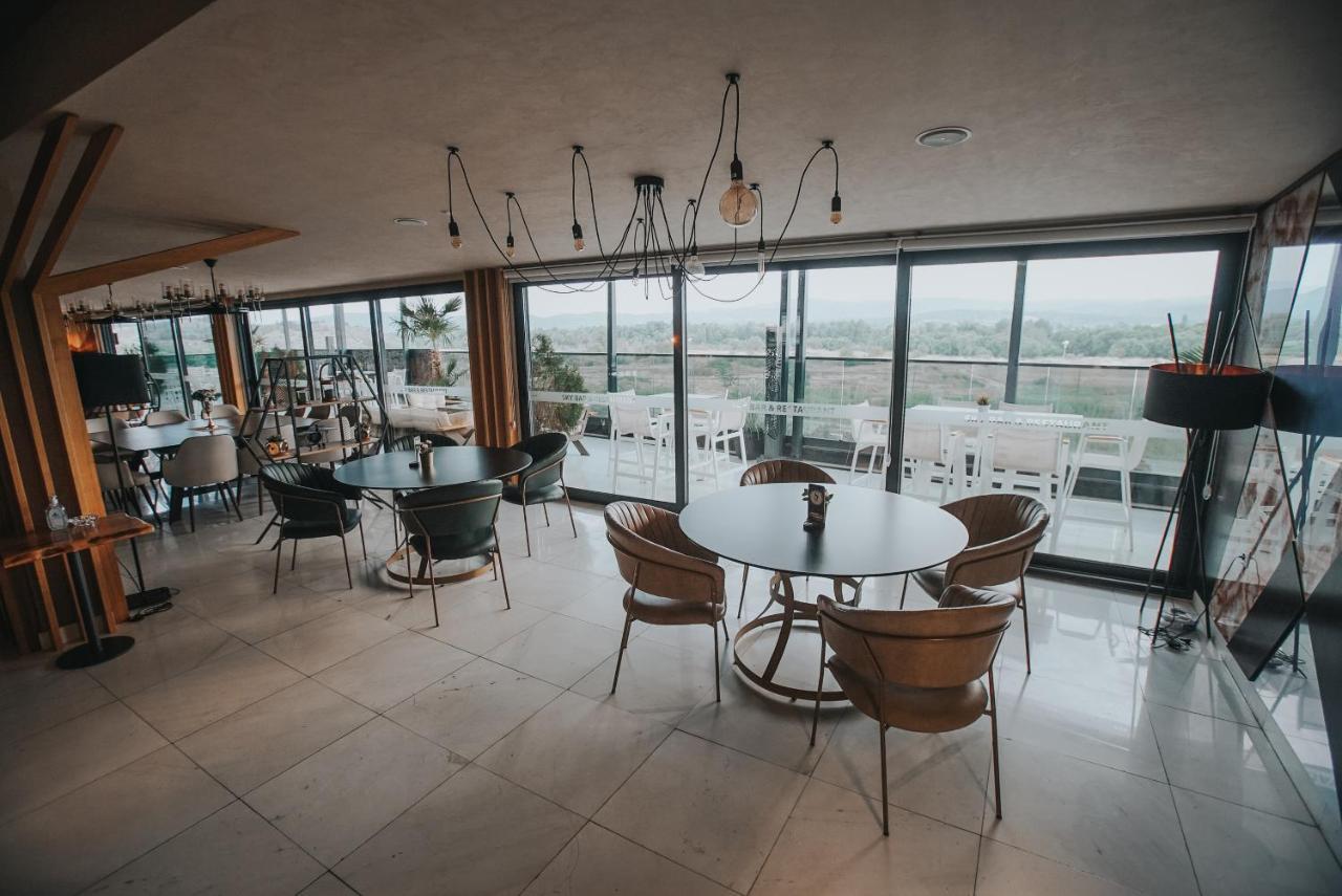 Hotel Sky Gevgelija Exterior photo The interior of the restaurant